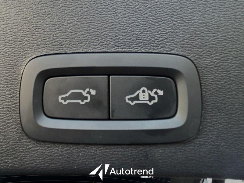 Volvo XC40 B3 163+14 CV Automatico LED Core