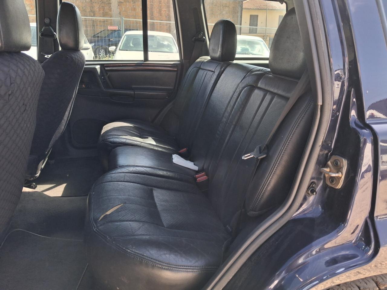 Jeep Cherokee 2.5 TD 5 p. Command-Trac Sport Rubic