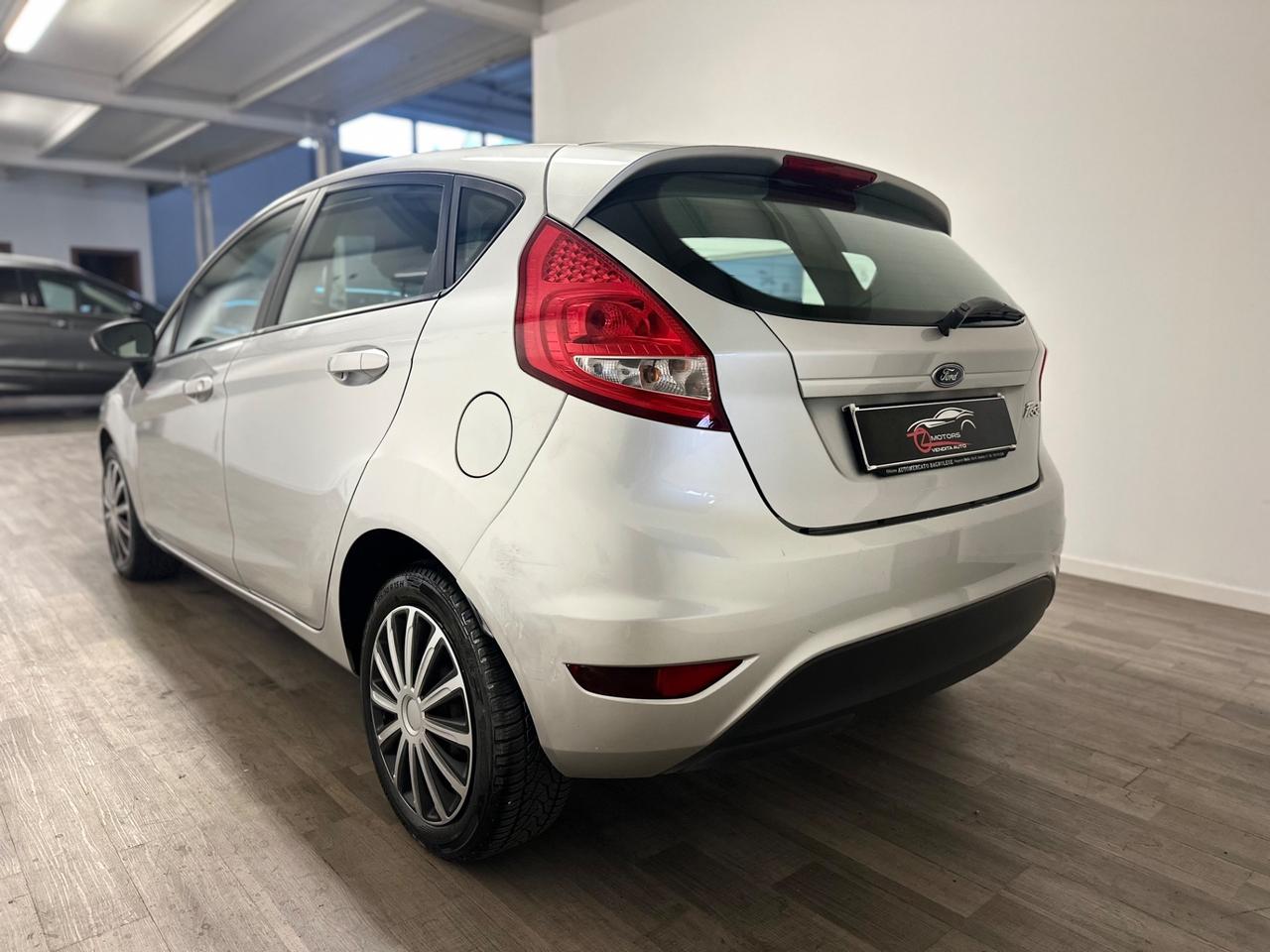 Ford Fiesta 1.4 5 porte Bz.- GPL Titanium NEOPATENTATI