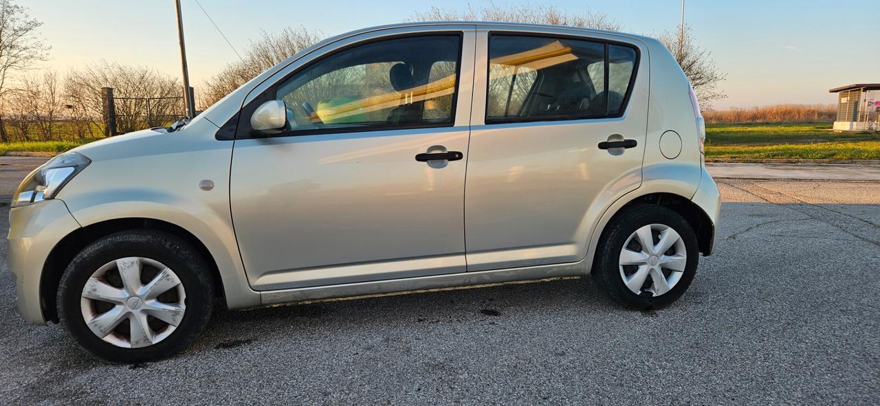 Daihatsu Sirion 1.0 Hiro