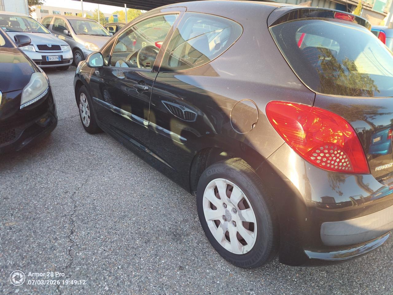 Peugeot 207 1.4 8V 75CV 3p. ONE Line