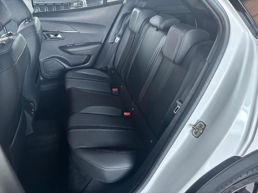 Peugeot 2008 PureTech 130 EAT 8 Allure 60.000KM
