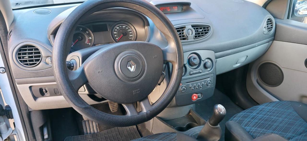 Renault Clio 1.2 16V 5 porte Luxe neopatentati