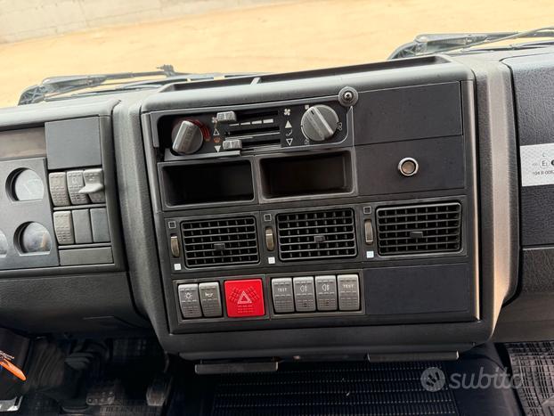 Iveco Eurocargo 180e28 furgone isotermico e sponda