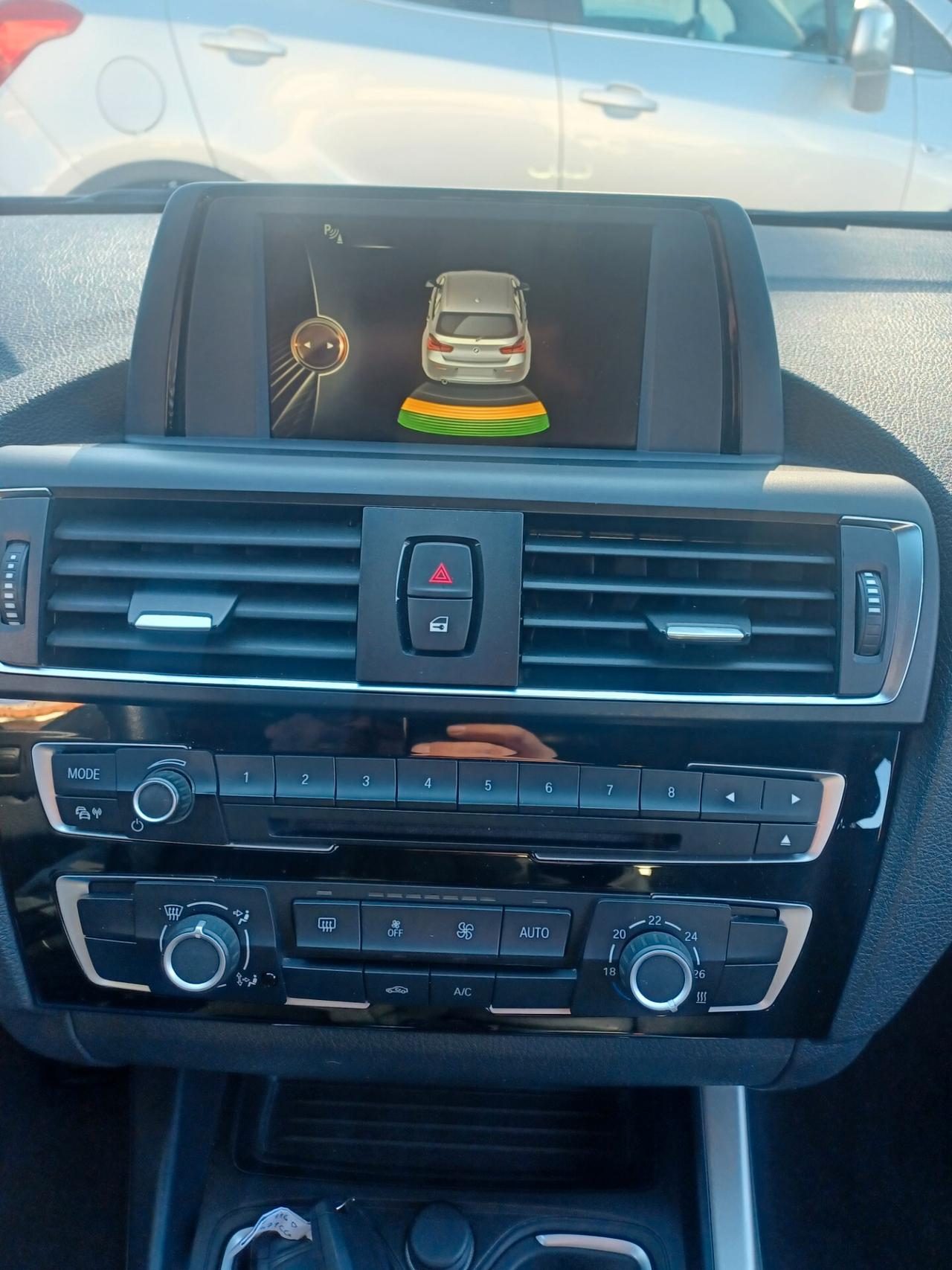 Bmw 116 d Urban LED BIXENO ANNO 2015