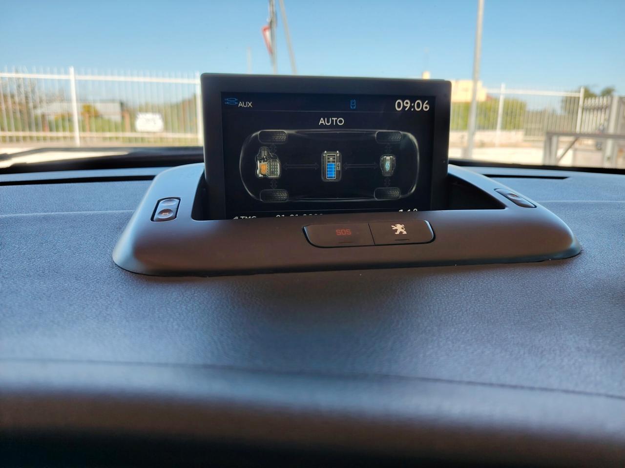 Peugeot 3008 HYbrid4 diesel full opt.