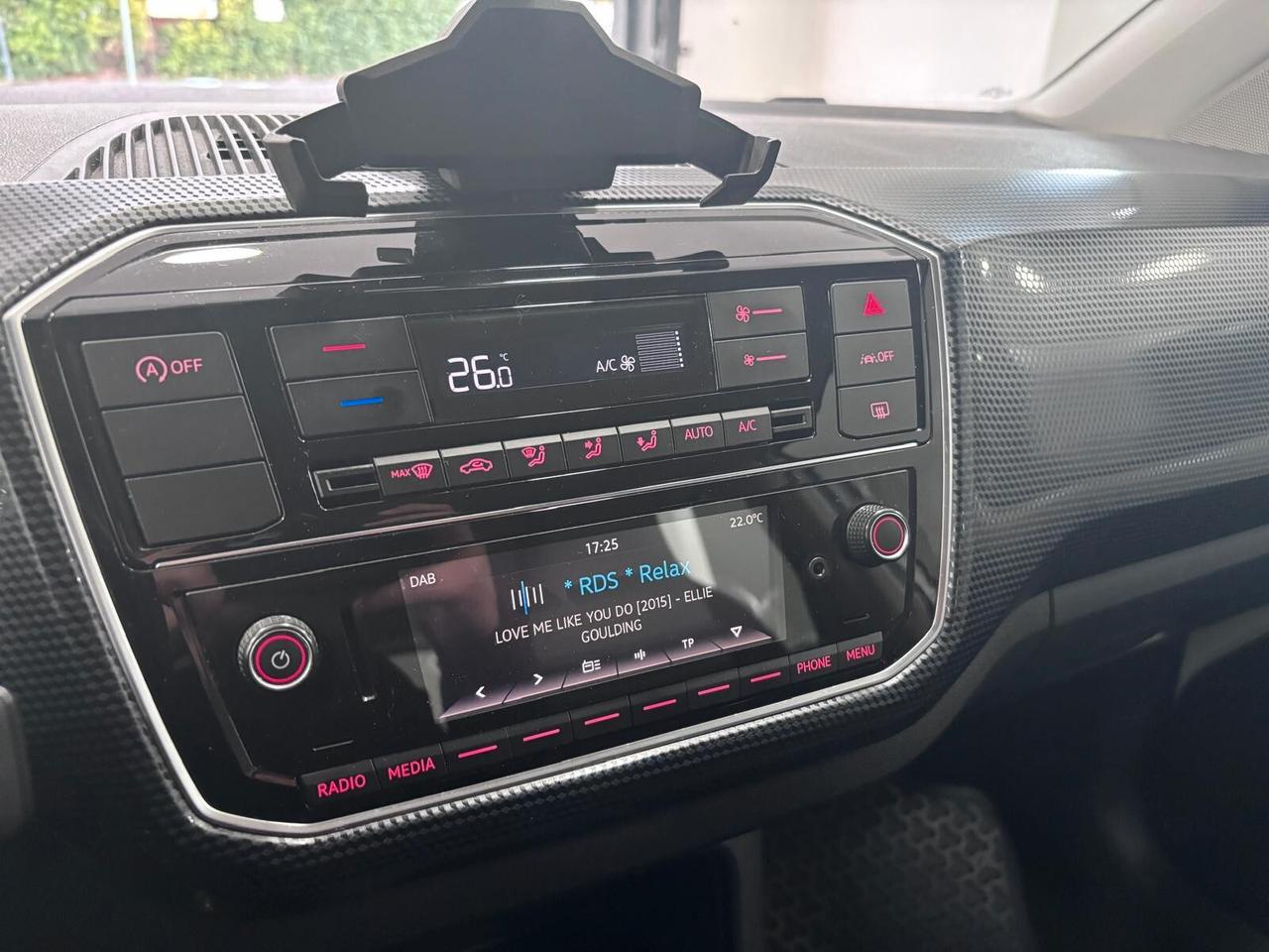 VOLKSWAGEN UP 1.0 TFSI METANO RETRO-CLIMA