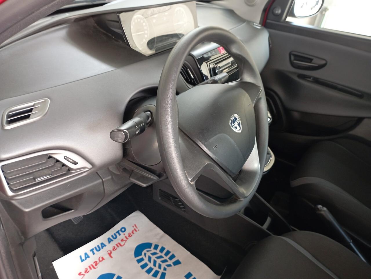 Lancia Ypsilon 1.2 69 CV 5 porte Silver