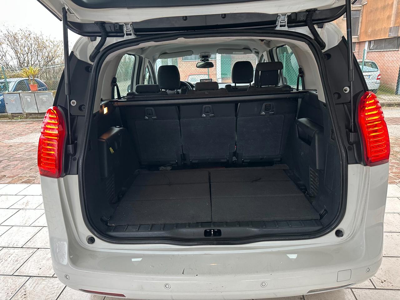 Peugeot 5008 1600 HDI AUT. 7 POSTI