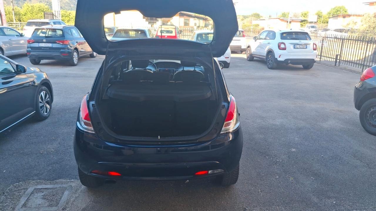 Lancia Ypsilon 1.2 69 CV 5 porte Gold