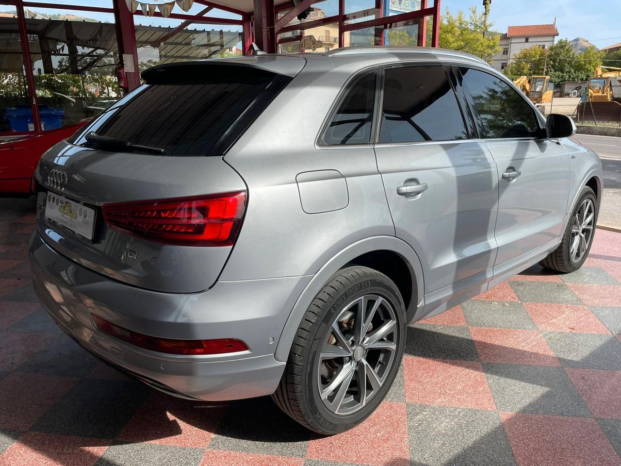 Audi Q3 2.0 TDI 120 CV S -Line Edition