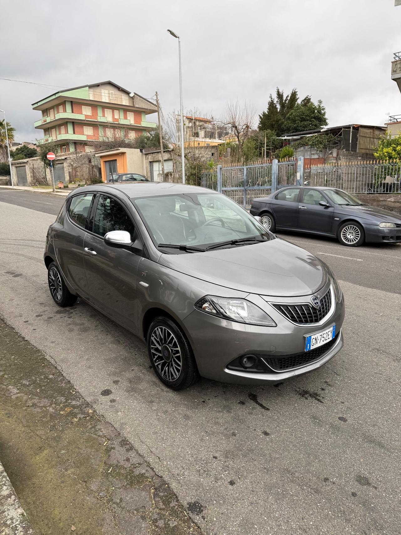 Lancia Ypsilon 1.0 FireFly 5 porte S&S Hybrid Alberta Ferretti