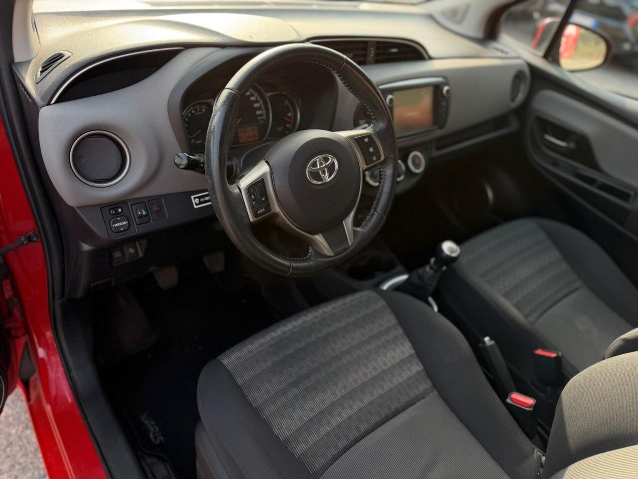 Toyota Yaris 1.3 5 porte trend red edition