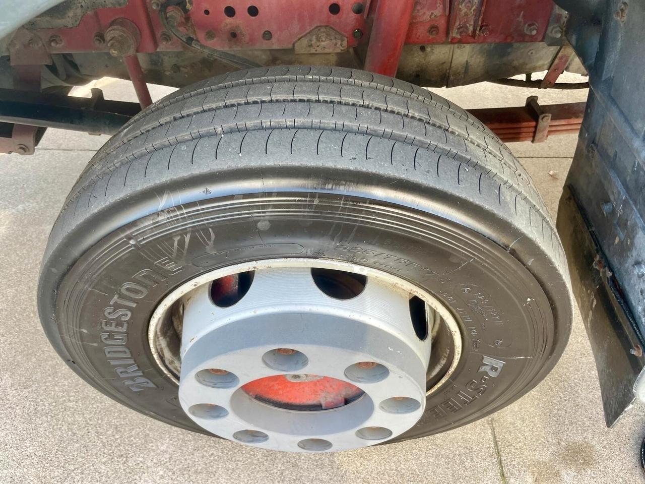 Iveco 100E18 - RIBALTABILE POSTERIORE CON GRU CARICATRICE FASSI F80 A.23