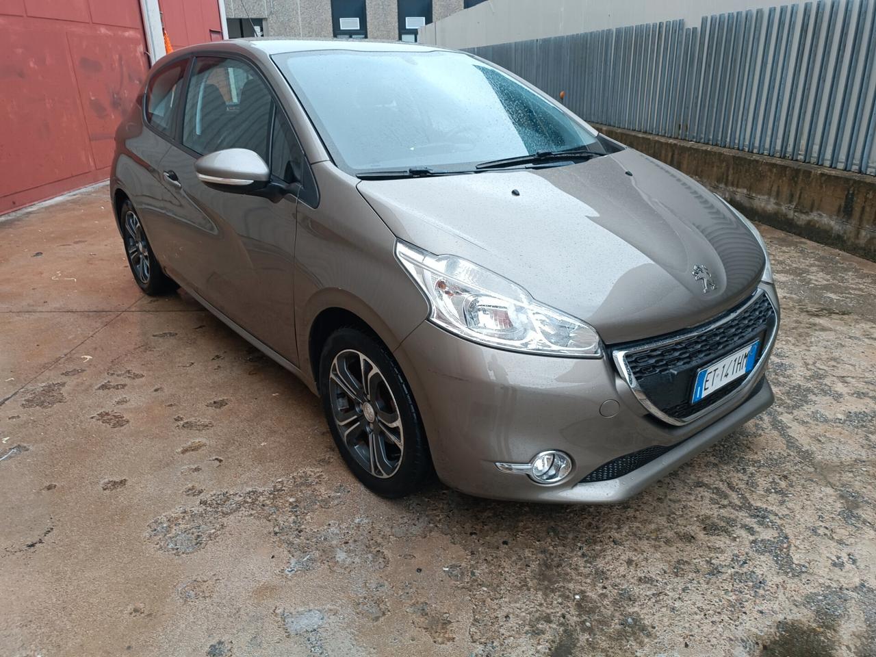 208 1.2 VTi 82 CV 3 p allure cinghia di distribuzione e tagliando appena eseguiti