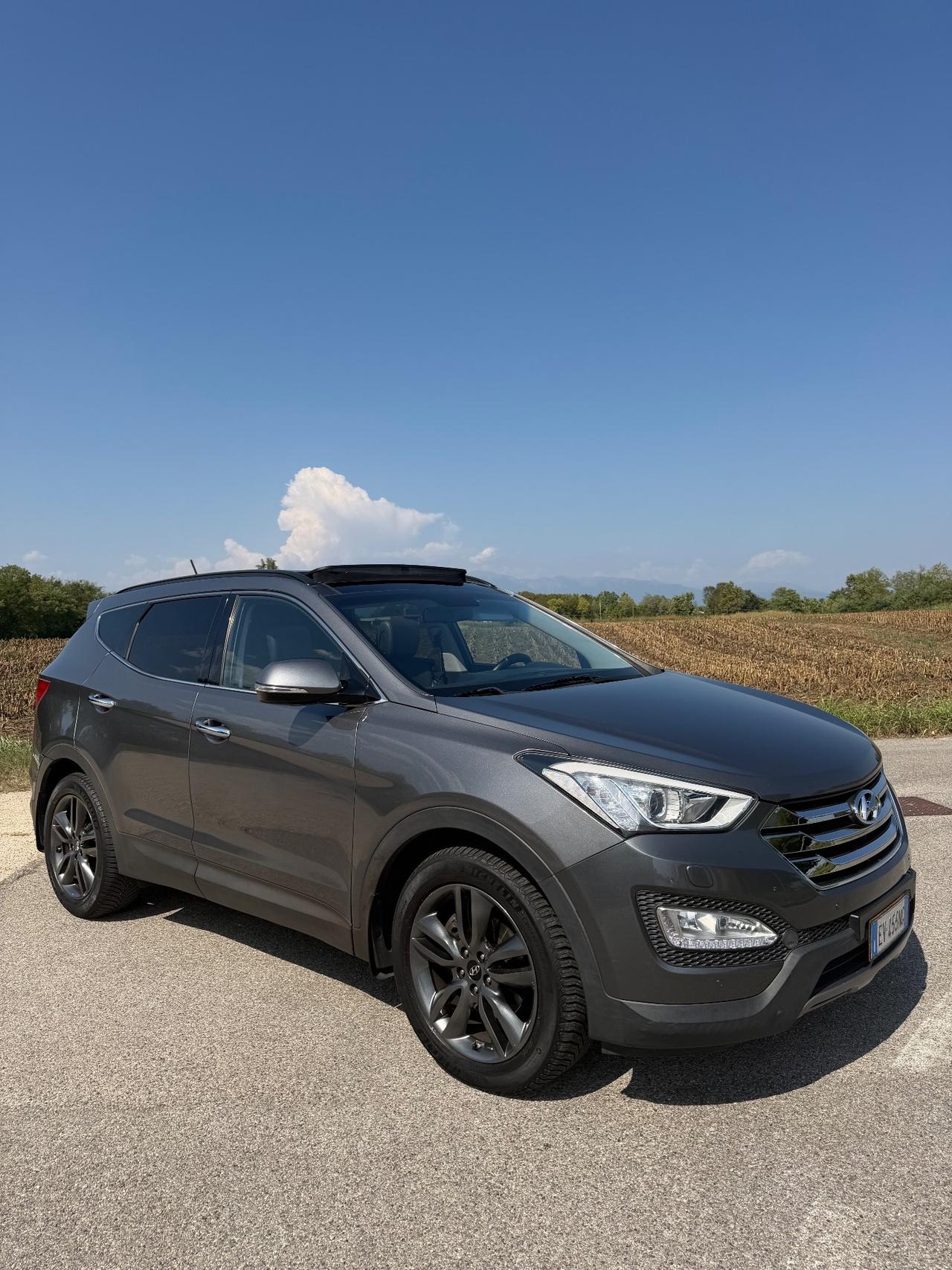 Hyundai Santa Fe .