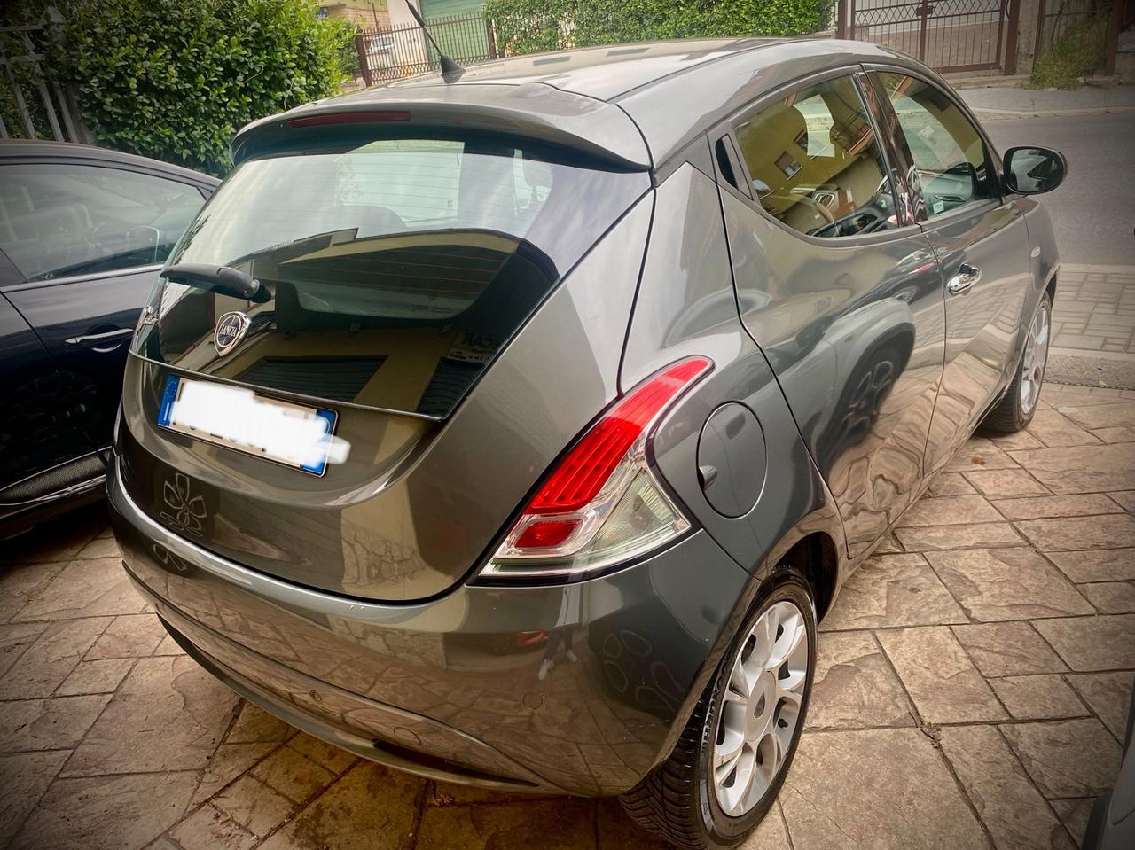 Lancia Ypsilon 1.2 69 CV 5 porte Platinum