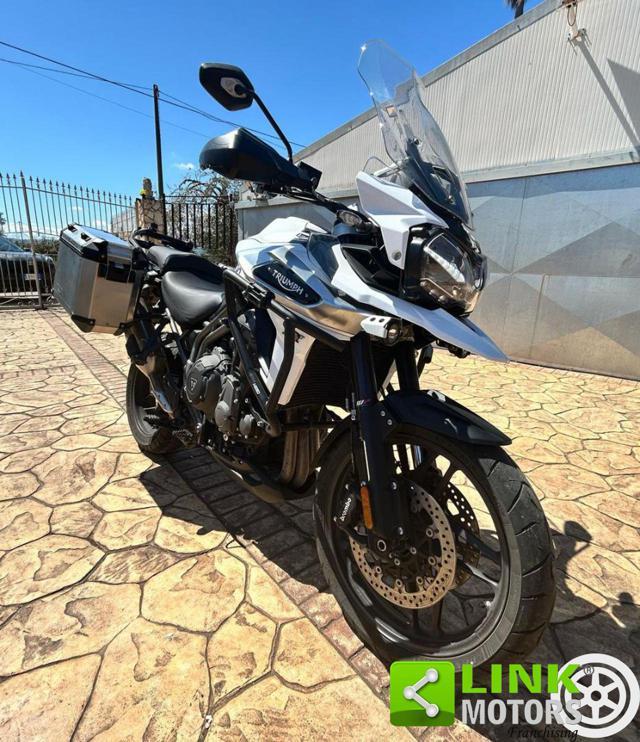 TRIUMPH Tiger 1200 XRt .