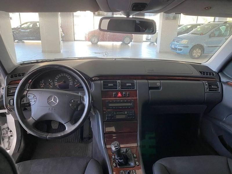 Mercedes-Benz Classe E E 200 Kompressor cat Classic