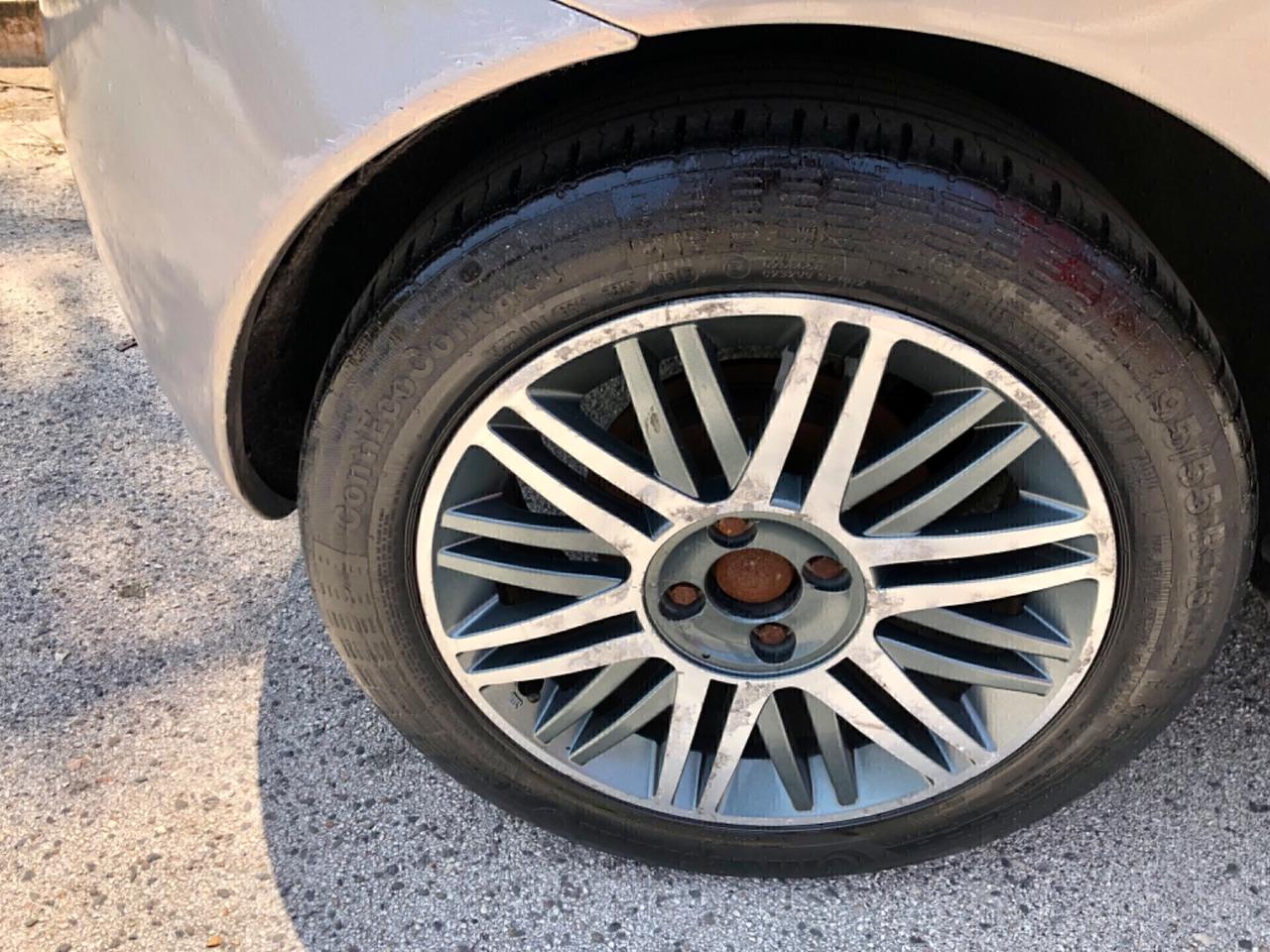 Lancia Ypsilon 1.3 MULTIJET 90 CV Sport MomoDesign