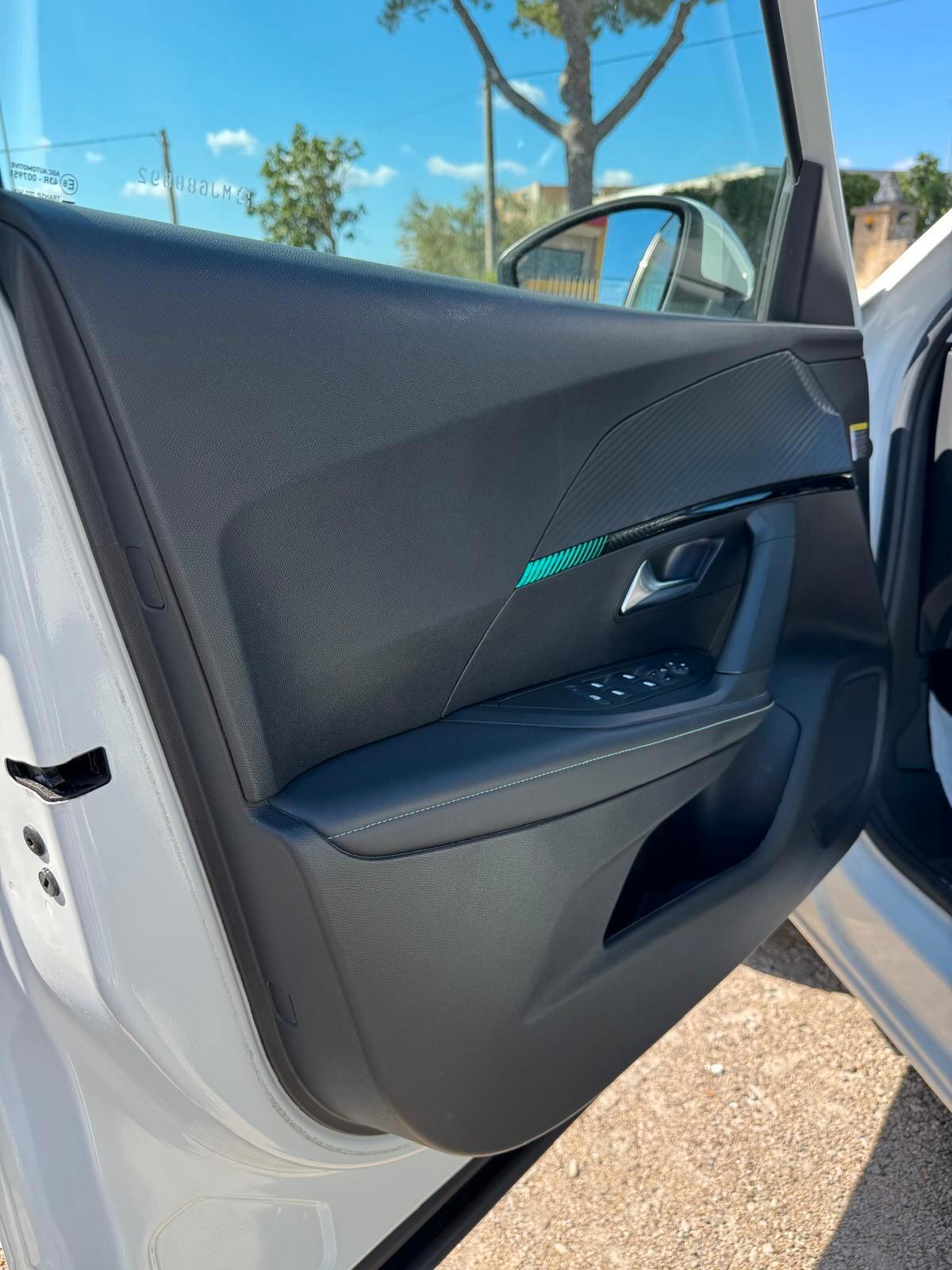 Peugeot 2008 PureTech 100 S&S Allure Pack