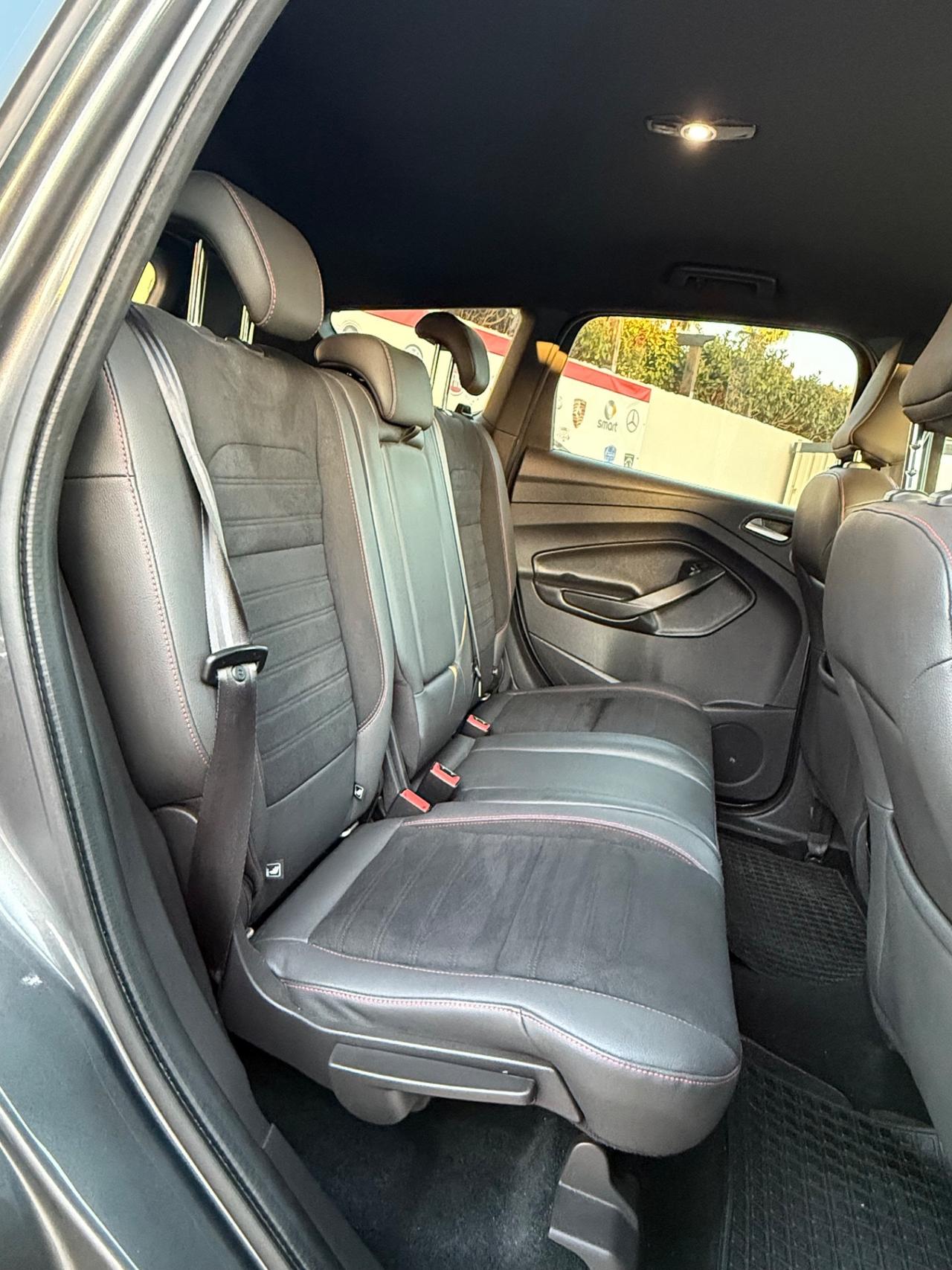 Ford Kuga 2.0 TDCI 150 CV S&S 4WD Powershift ST-Line