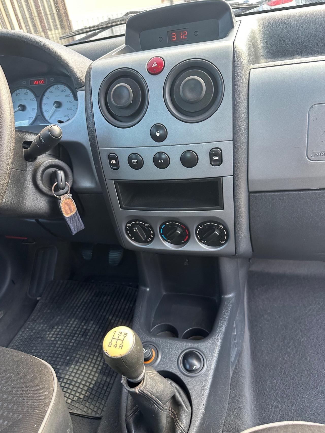 Peugeot Ranch 1.6 HDi 5p. Totem