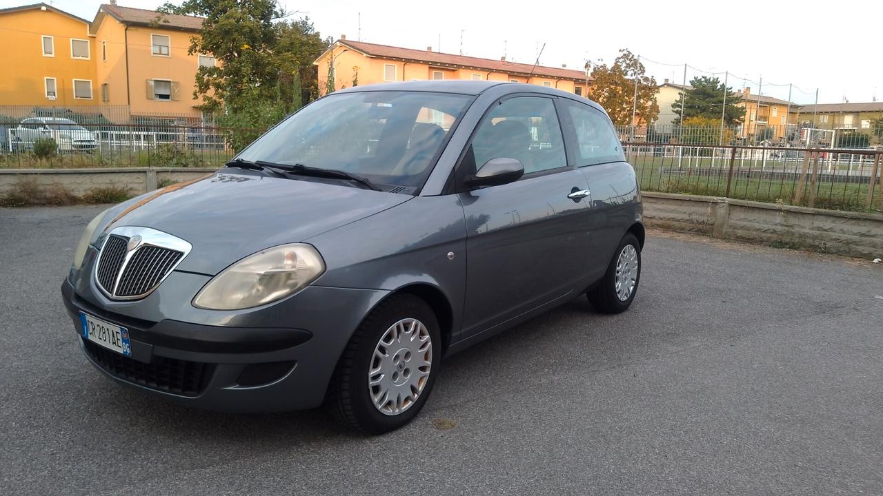 Lancia Ypsilon 1.2 16V 59kw NEOPATENTATI 05