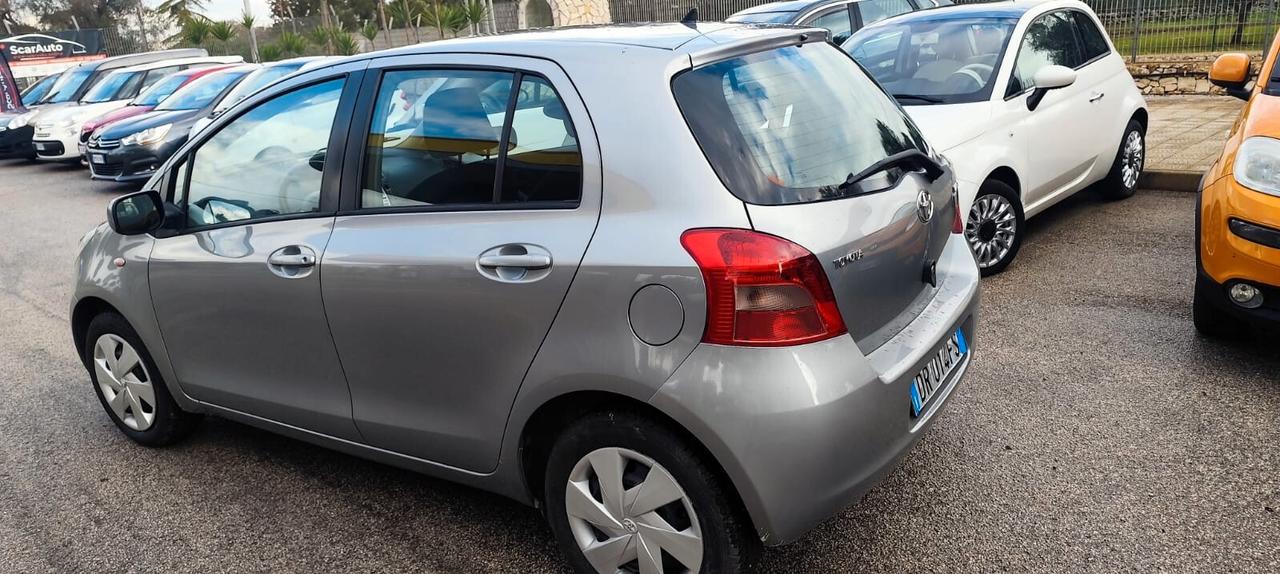 Toyota Yaris 1.0 5 porte