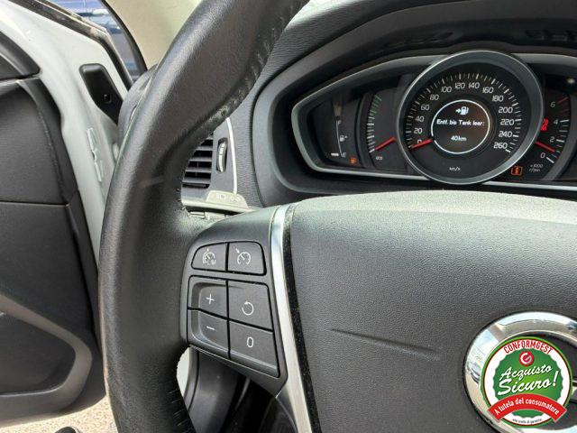 VOLVO V40 D2 Momentum Navi Led