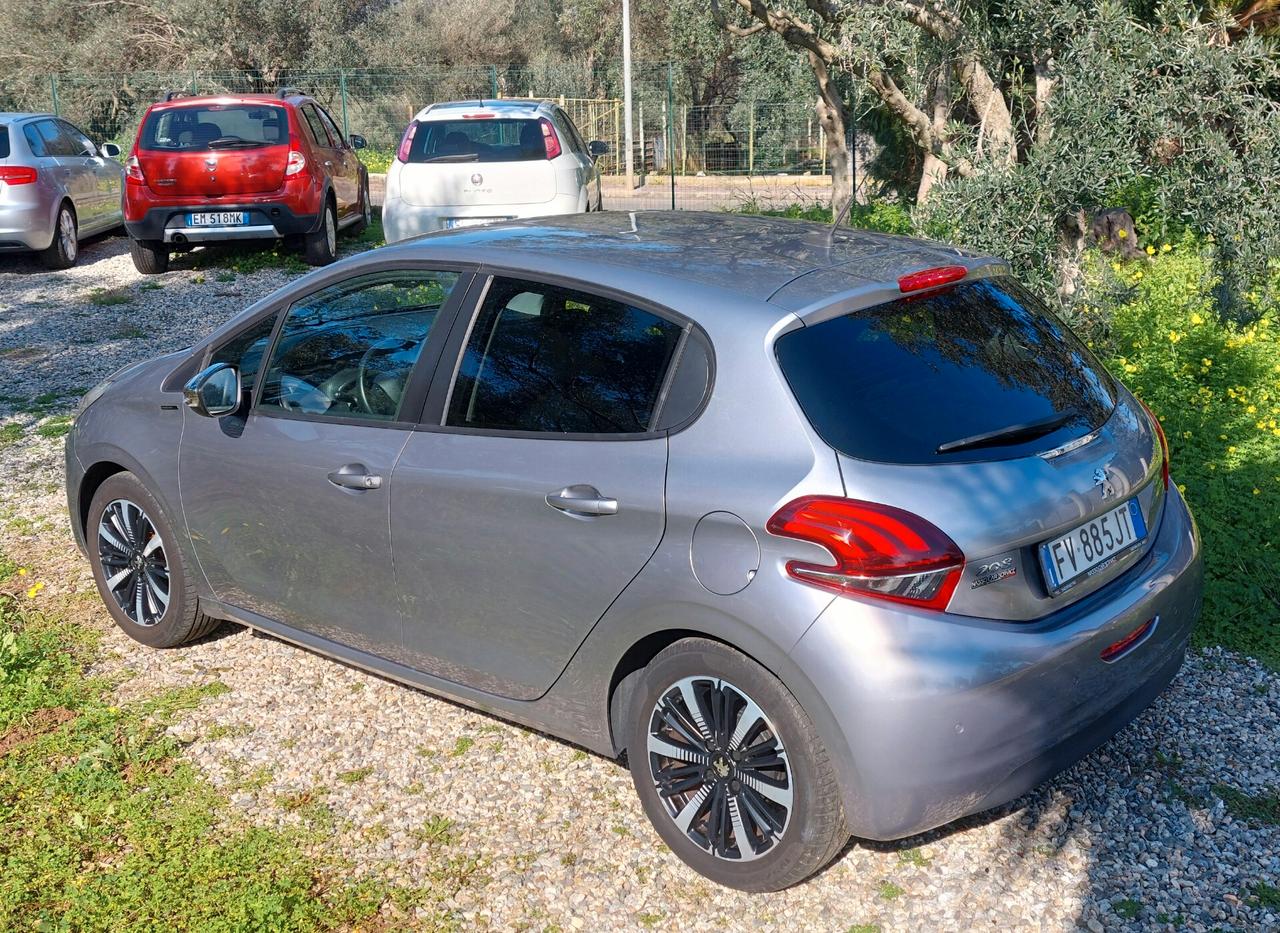 Peugeot 208 PureTech 82 Stop&Start 5 porte Signature