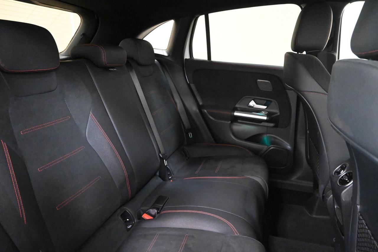 MERCEDES GLA (H247) GLA 180 d Automati...