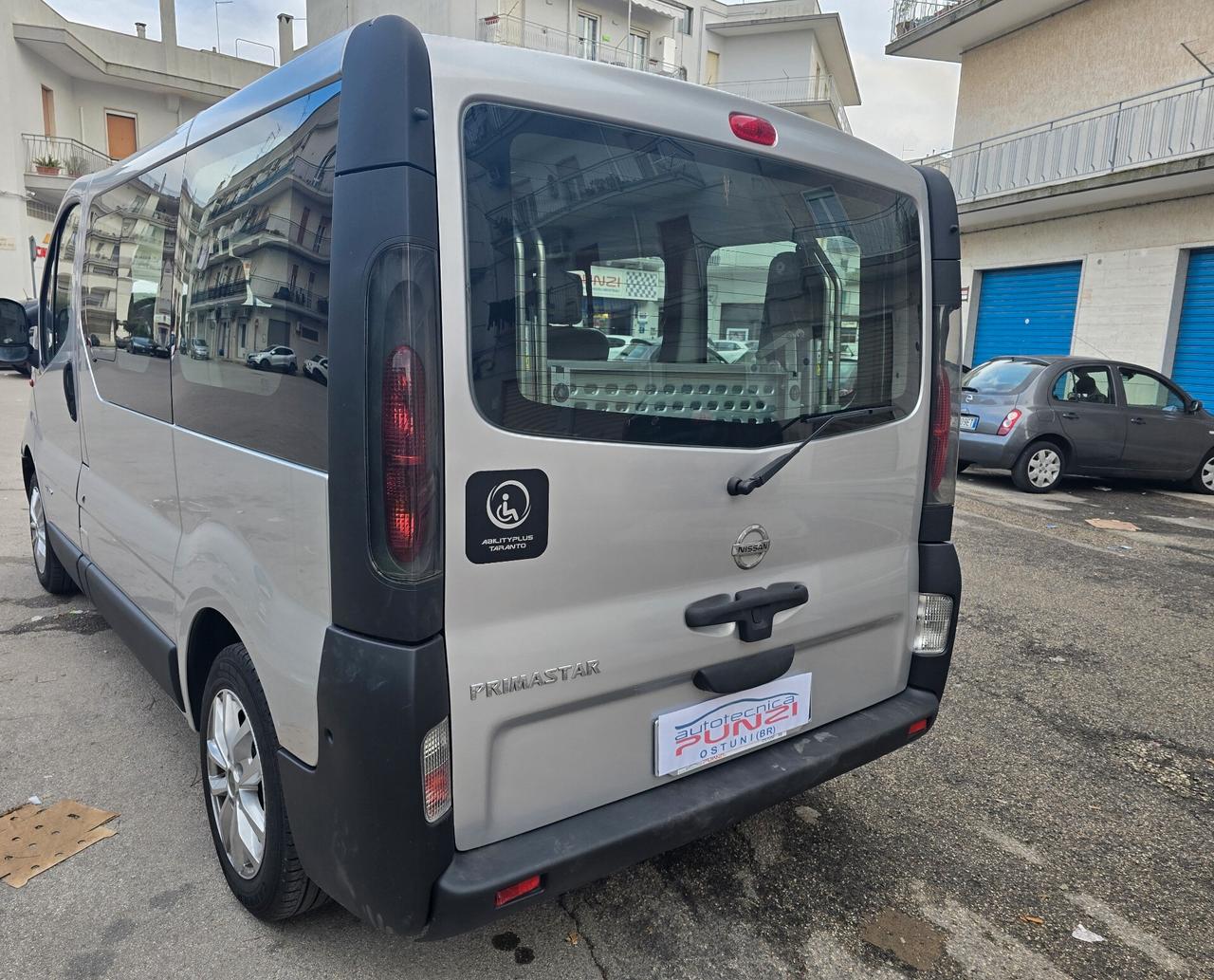 Nissan Primastar - Con Sollevatore Idraulico per Persone in Carrozzina