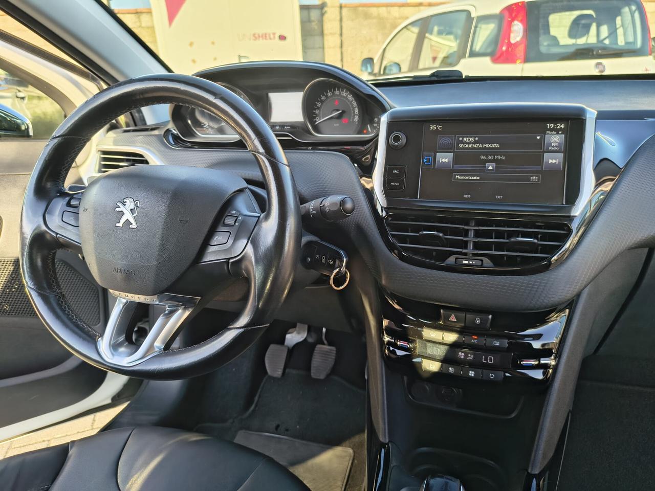 Peugeot 2008 1.2 BENZINA 5 PORTE