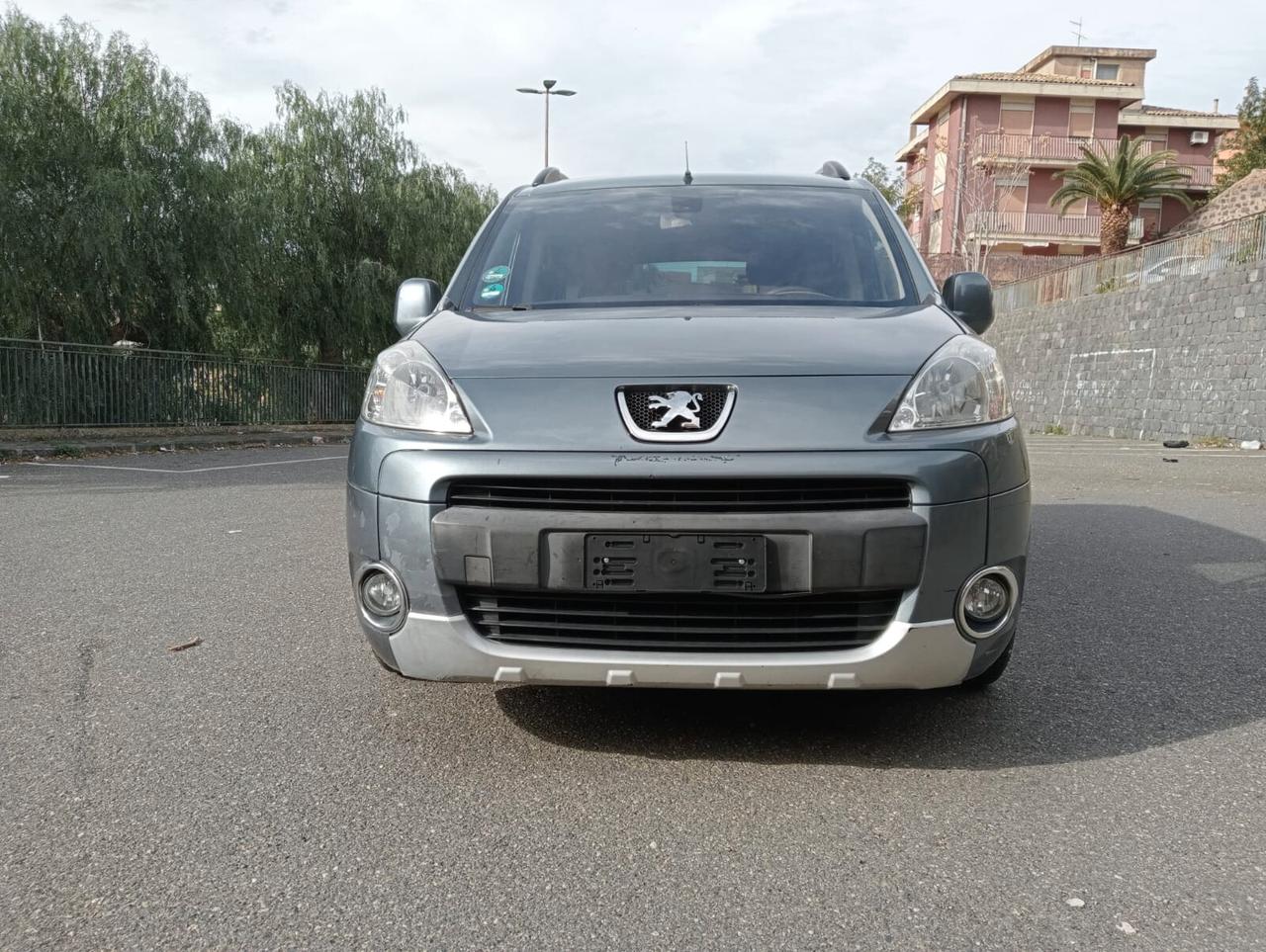 Peugeot Partner Pianale ribassato con rampa disabili in carrozzina