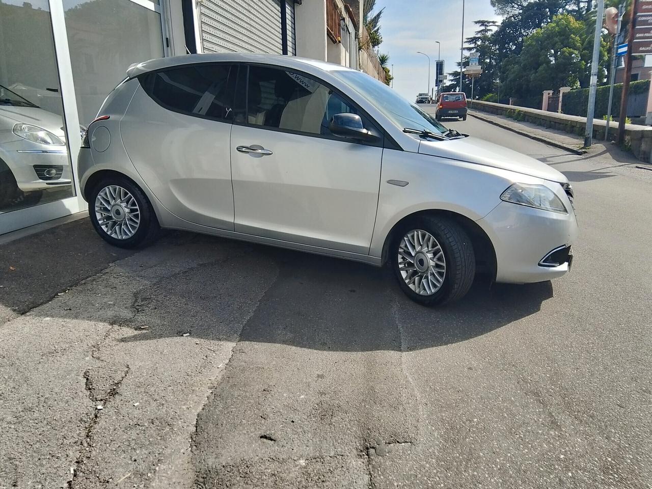 Lancia Ypsilon 1.2 69 CV 5 porte S&S Gold GPL