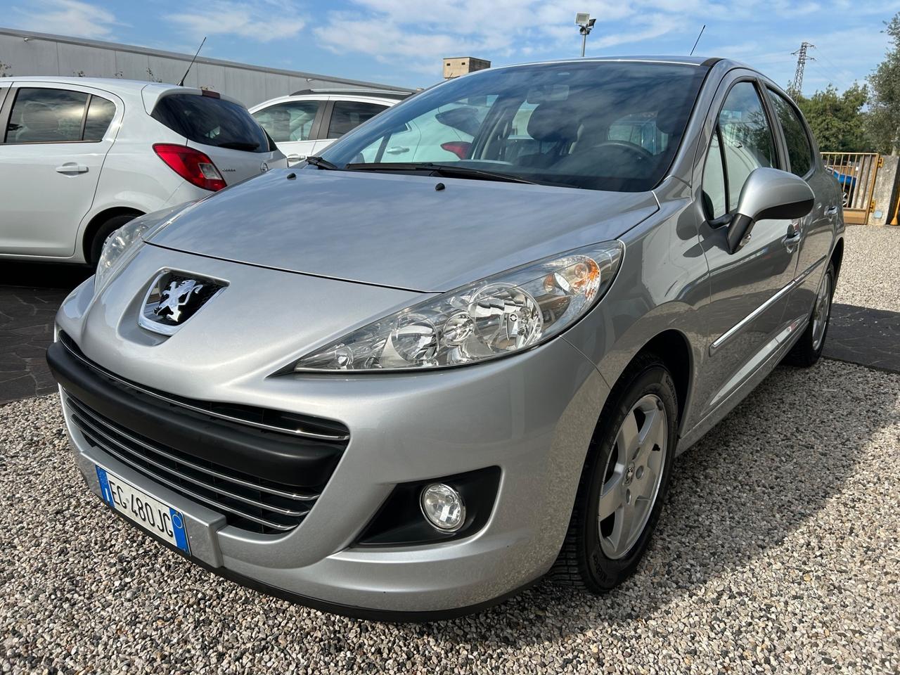 Peugeot 207 - 2011 1.4 8V 75CV 89.000 KM