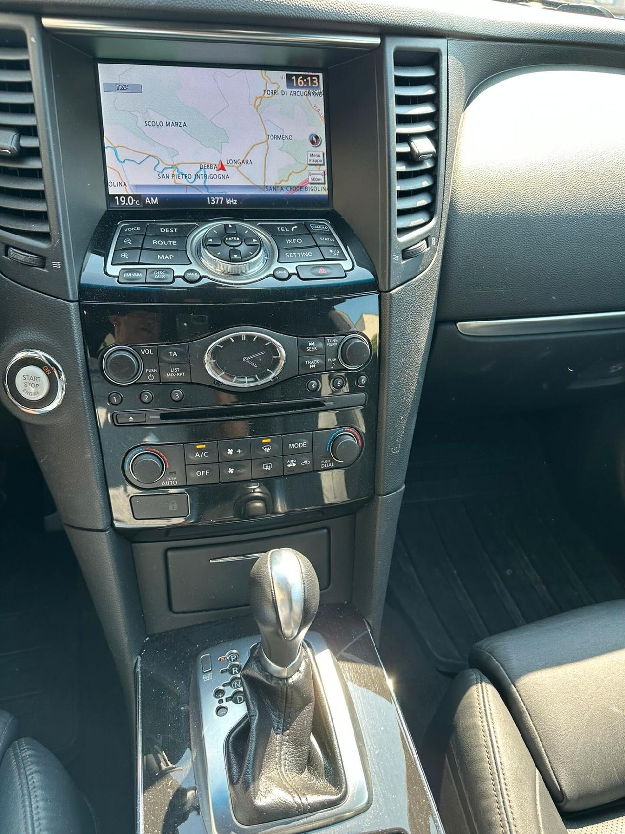 Infiniti QX70 3.0 diesel V6 AT GT Premium