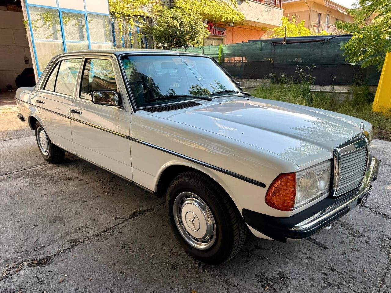Mercedes-benz 200 BERLINA