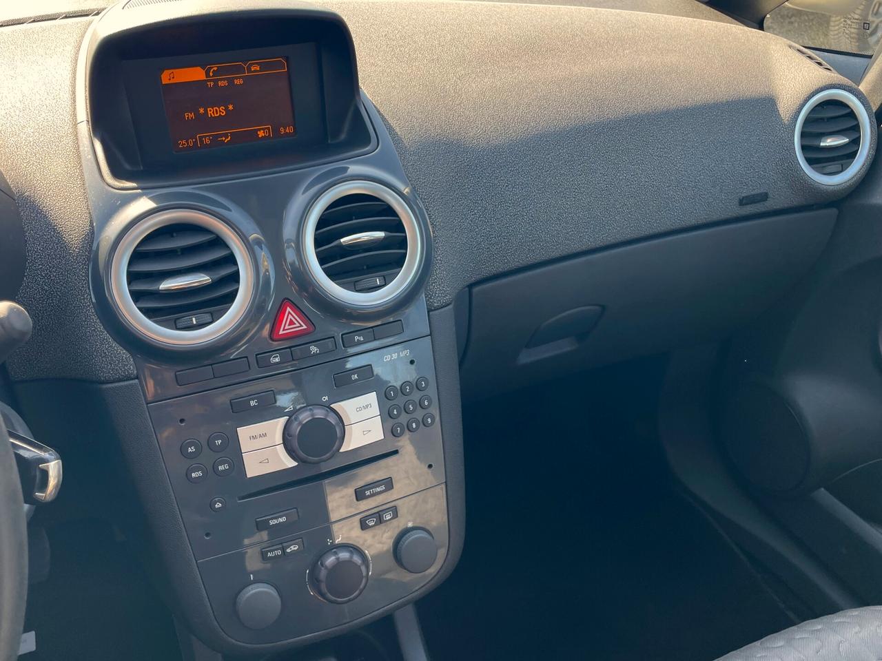 Opel Corsa 1.4 16V 5 porte Cosmo