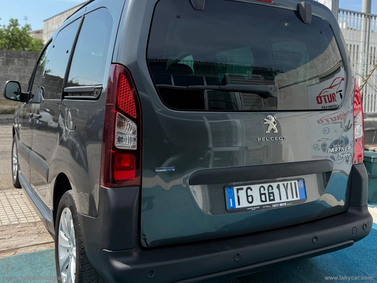PEUGEOT Partner Tepee BlueHDi 100 Outdoor