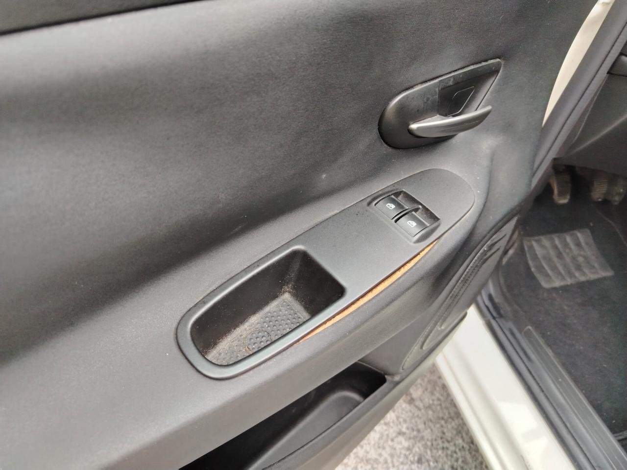 Lancia Ypsilon 1.2 69 CV 5 porte S&S Silver