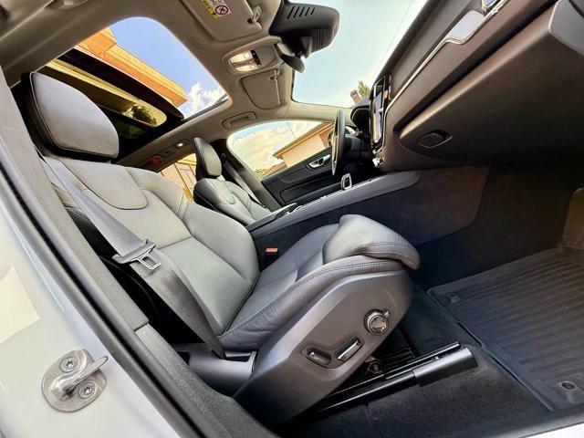 VOLVO XC60 B4 (d) AWD automatico Ultimate Dark