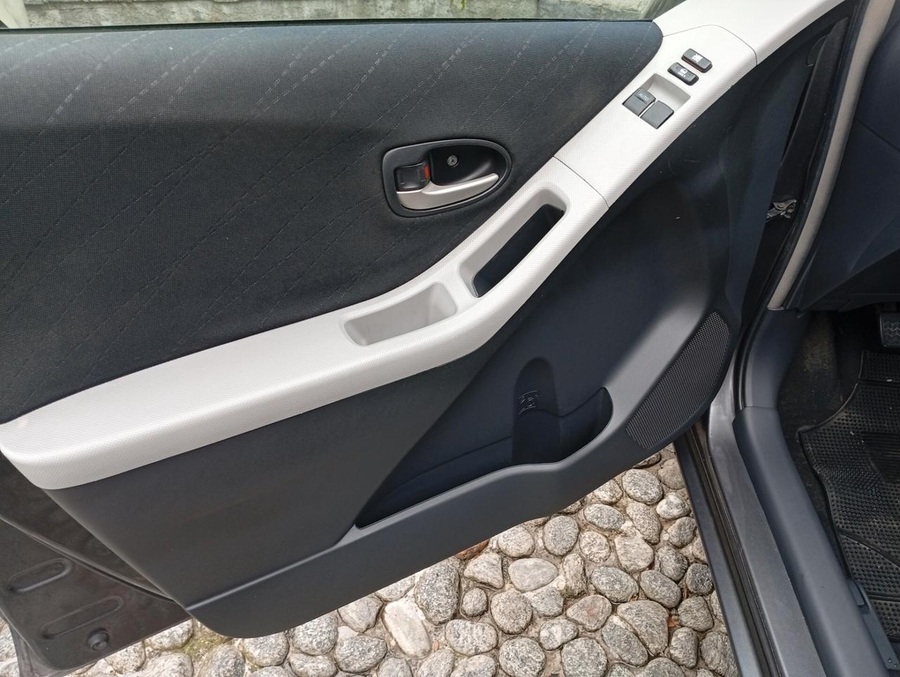 Toyota Yaris 1.3 5 porte Sol