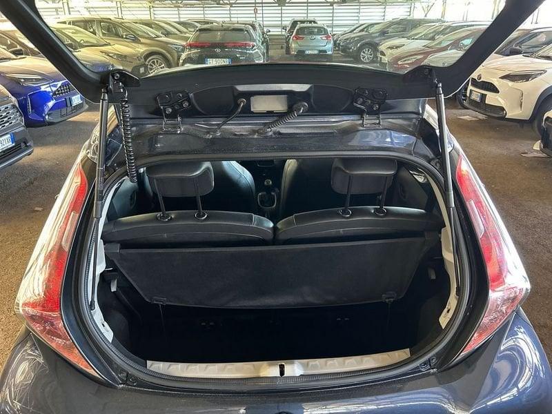 Toyota Aygo 1.0 VVT-i x-play TSS + CERCHI IN LEGA