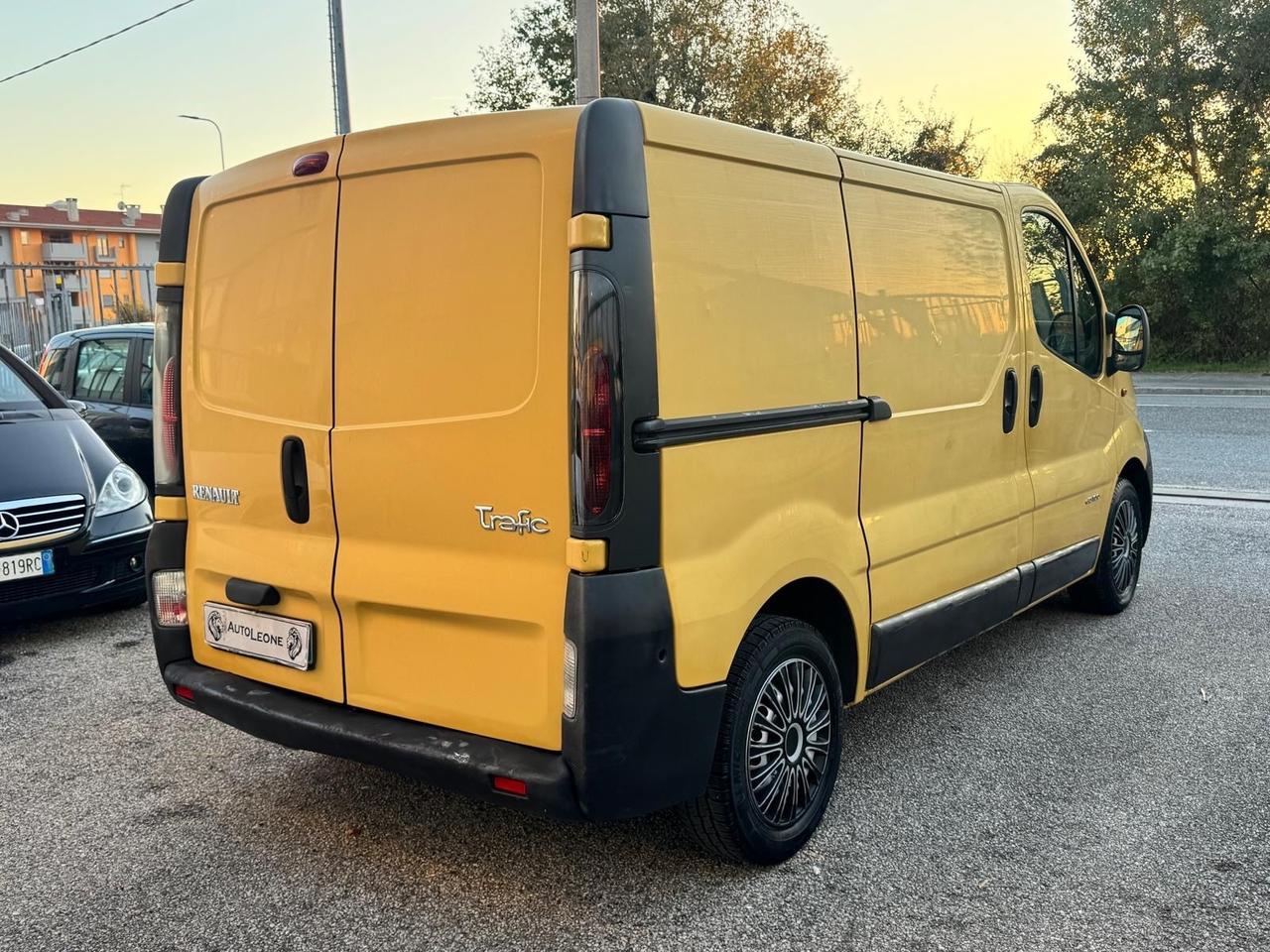Renault Trafic 1.9 dCi 100 cv 6 marce