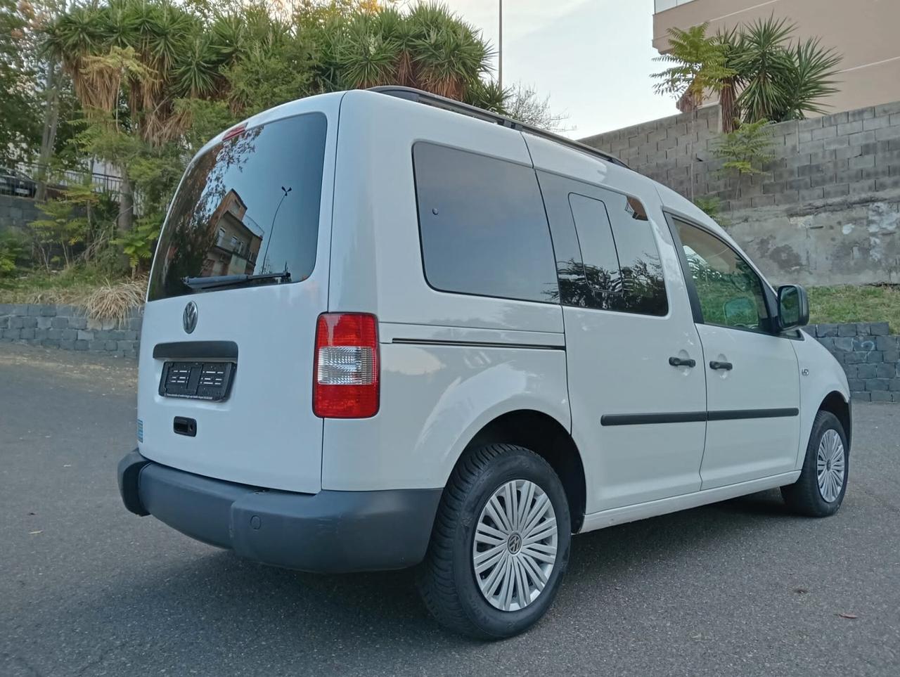 Volkswagen Caddy Pianale ribassato con rampa disabili in carrozzina