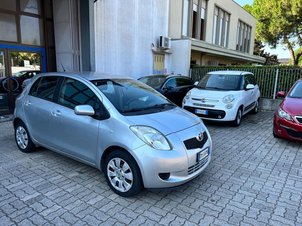 Toyota Yaris 1.0 5 porte neopatentati