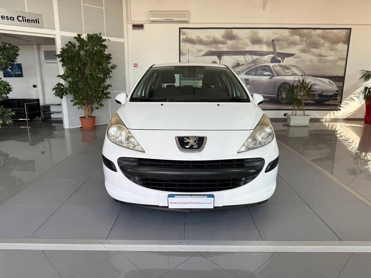 Peugeot 207 1.4 8V 75CV 5p. ONE Line