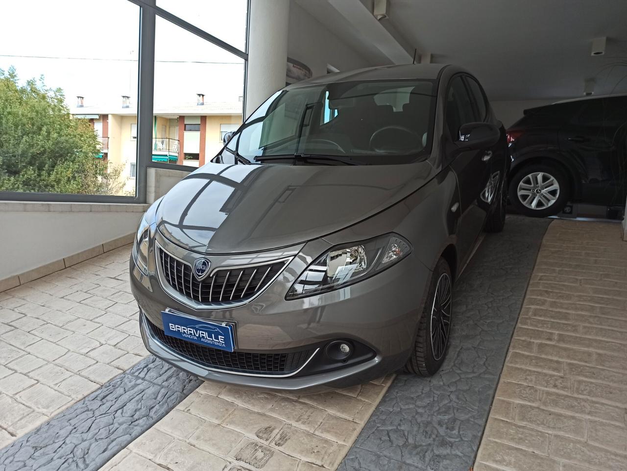 Lancia Ypsilon 1.0 FireFly 5 porte S&S Hybrid Silver